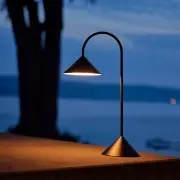 Lampa przenośna Grasp 47 cm mosiężna Frandsen