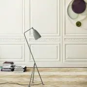 Lampa podłogowa Grashoppa alabastrowa biel Gubi