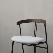 Krzesło Violin dąb Svevo Dedar Gubi