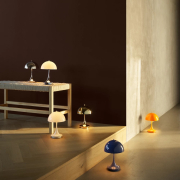 Lampa przenośna Panthella 160 Portable niebieska Louis Poulsen