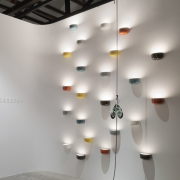 Lampa ścienna Bellhop szaroniebieska Flos