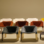 Fotel F300 Smooth Leather cream Gubi