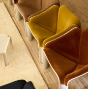 Fotel F300 Dunes Leather Anthrazite Gubi
