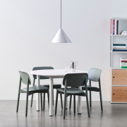 Stół Annex 110 cm lakierowany dąb, kremowa podstawa HAY