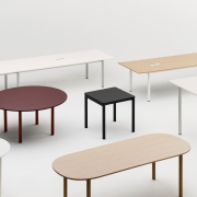 Stół Annex Oblong 220 cm lakierowany dąb, kremowa podstawa HAY