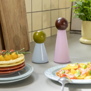 Młynek do soli i pieprzu Halma Large burgundowy &k Amsterdam