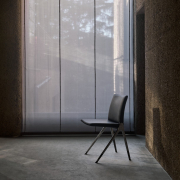 Krzesło Kape IF7 podstawa czarna - tapicerka Grain 61252 Andtradition