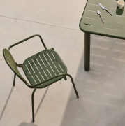 Zestaw ogrodowy Brai stół + 4 krzesła zielony kave home