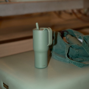 Kubek termiczny ze słomką SipnGo 0,9 l fioletowy Eva Solo