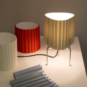 Lampa stołowa Canelé beżowa HAY