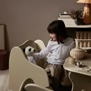 Krzesełko dziecięce Slope kaszmirowe Ferm Living