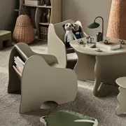 Krzesełko dziecięce Slope kaszmirowe Ferm Living