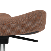 Krzesło ergonomiczne Move Compact rdzawe, naturalne drewno Varier