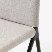 Krzesło Kape IF7 podstawa czarna - tapicerka Clay 0003 Andtradition