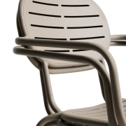 Krzesło ogrodowe Brai z podłokietnikiem beżowe kave home