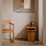 Krzesło Chair 01 z podłokietnikami brązowe Frama