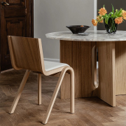 Krzesło Ready naturalny dąb Boucle 02 Audo Copenhagen