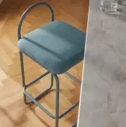Krzesło barowe Angui 82,5 cm zakurzony błękit AYTM