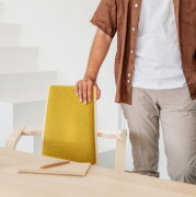 Krzesło ergonomiczne Actulum żółte, naturalne drewno Varier