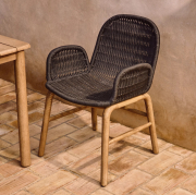 Krzesło ogrodowe Alipa z podłokietnikiem ciemnoszare Kave Home