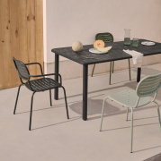 Krzesło ogrodowe Brai z podłokietnikiem ciemnoszare kave home