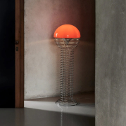 Lampa podłogowa Wire pomarańczowa Verpan