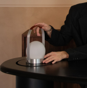 Lampa przenośna Carrie aluminium szczotkowane Audo Copenhagen