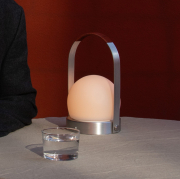 Lampa przenośna Carrie aluminium szczotkowane Audo Copenhagen