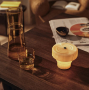 Lampa przenośna Ripple beżowa Ferm Living