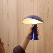 Lampa przenośna Rumee 220 niebieska Louis Poulsen