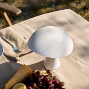 Lampa przenośna Rumee 220 biała Louis Poulsen
