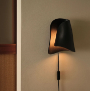 Lampa ścienna Oyster Sconce czarna Ferm Living