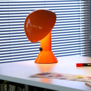 Lampa stołowa Elmetto pomarańczowa Martinelli Luce