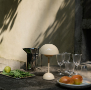 Lampa stołowa Flowerpot VP9 Ivoiry Andtradition