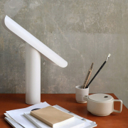 Lampa stołowa T-Lamp biała Frama