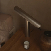 Lampa stołowa T-Lamp mosiężna Frama