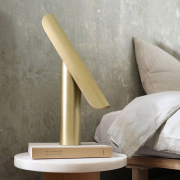 Lampa stołowa T-Lamp mosiężna Frama