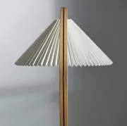 Lampa podłogowa Timberline Gubi