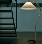 Lampa podłogowa Timberline Gubi
