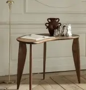 Lampa podłogowa Tiny mosiężna Ferm Living