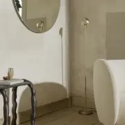 Lampa podłogowa Tiny mosiężna Ferm Living
