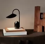 Lampa przenośna Arum czarna Ferm Living