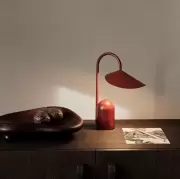 Lampa przenośna Arum czerwona Ferm Living
