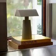 Lampa stołowa Caret MF1 ciemny burgund Andtradition