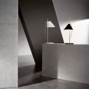Lampa stołowa YUH czarna-mosiądz Louis Poulsen