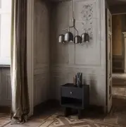 Lampa wisząca Howard 4-ramienna gunmetal Gubi