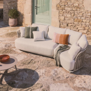 Sofa ogrodowa Osani 2-osobowa Kave Home