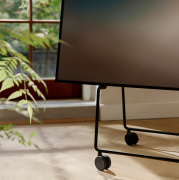 Stojak na kółkach pod telewizor Carry czarny Please Wait to be Seated