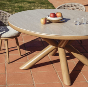 Stół ogrodowy Mirtia 148 cm kave home