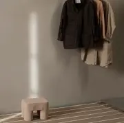 Stołek Podo różowy Ferm Living
